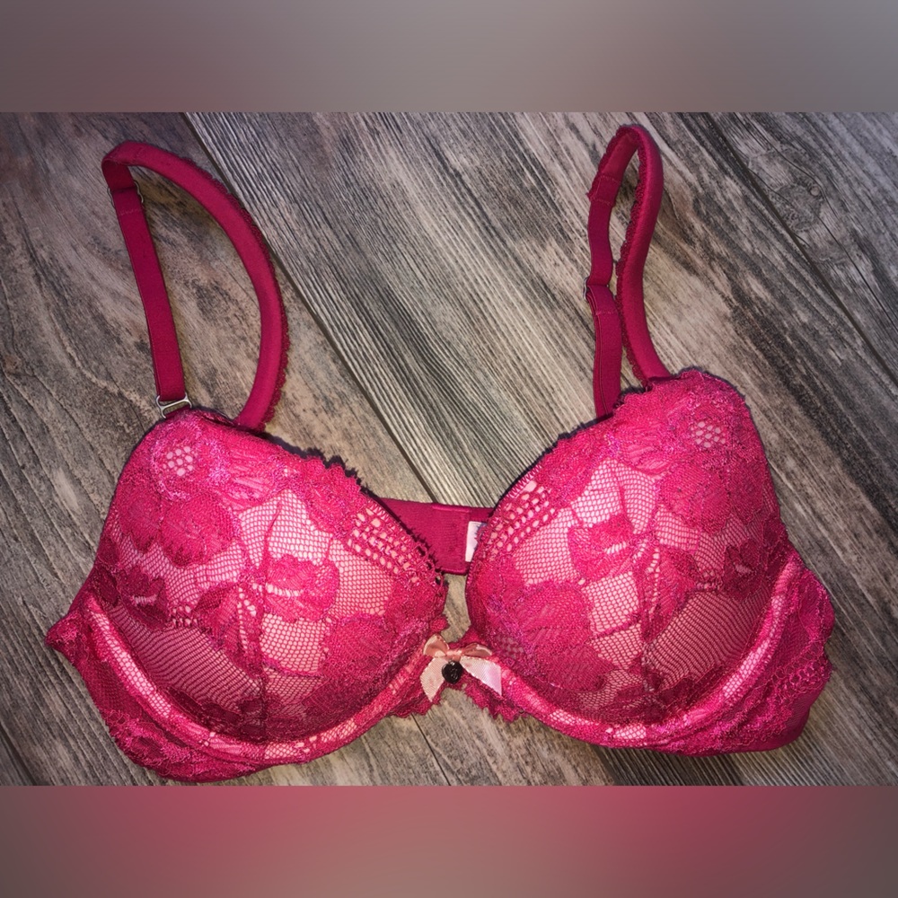 🌸•🌺Red & Pink Lace•Body by Victoria•pushup padded bra by Victoria’s Secret💋